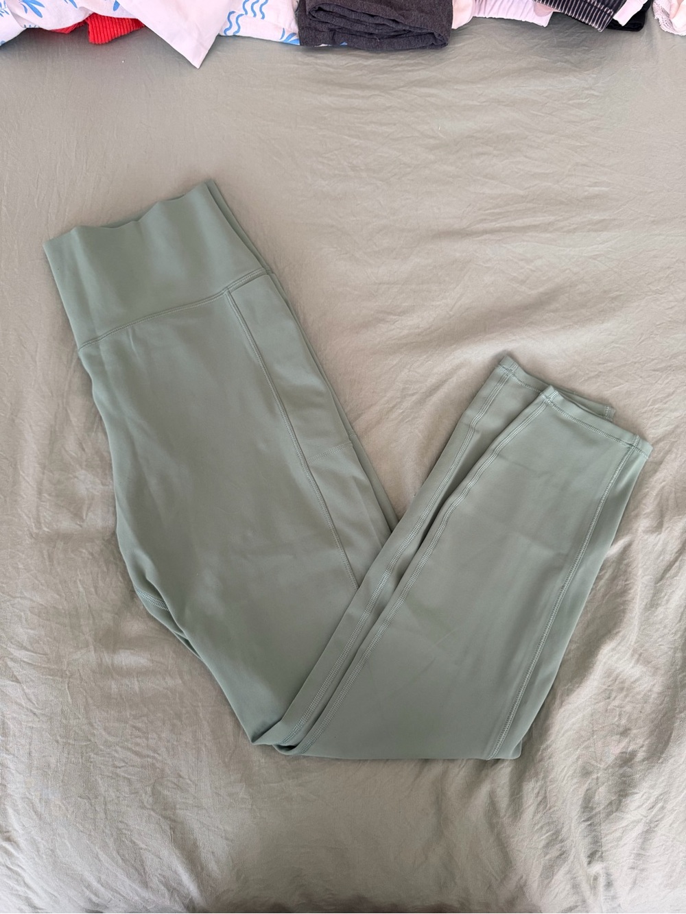 NWOT Vuori Studio Pocket Legging - Ivy